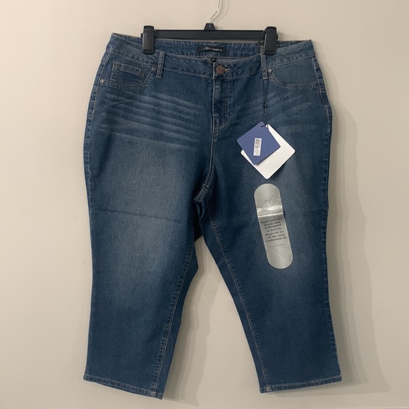 NEW A3 Denim Women's Plus Size Constructed Waist Capris Size: 16w - Picture 4 of 7